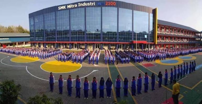 SMK Mitra Industri MM2100