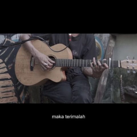 Lirik Lagu Sombanusa - Kepada Setiap Yang Merasa Kawan
