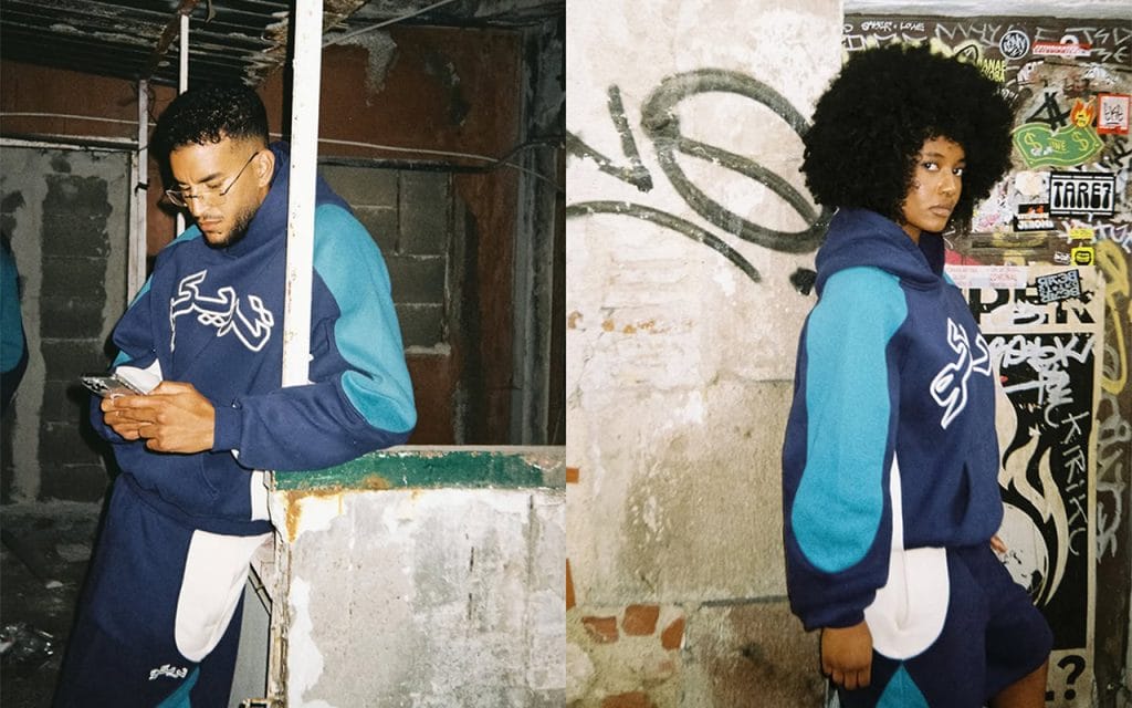 Model mengenakan pakaian streetwear genderless dari Trikko dengan latar budaya urban