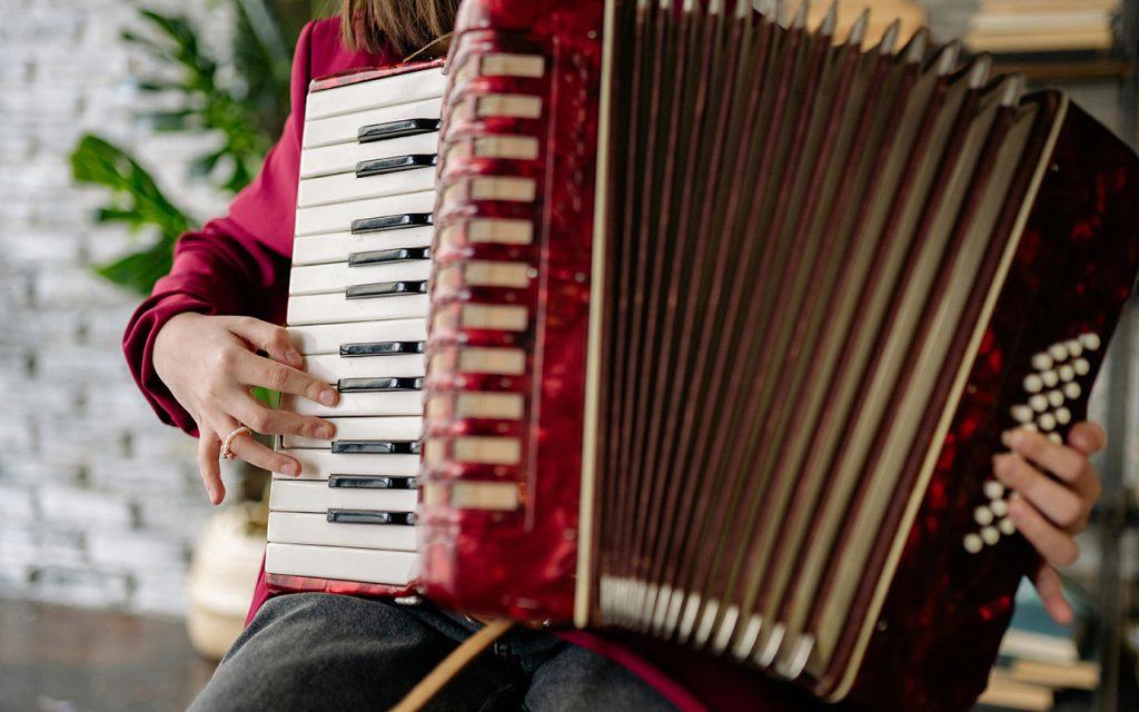 Alat Musik Melodis Modern Akordeon