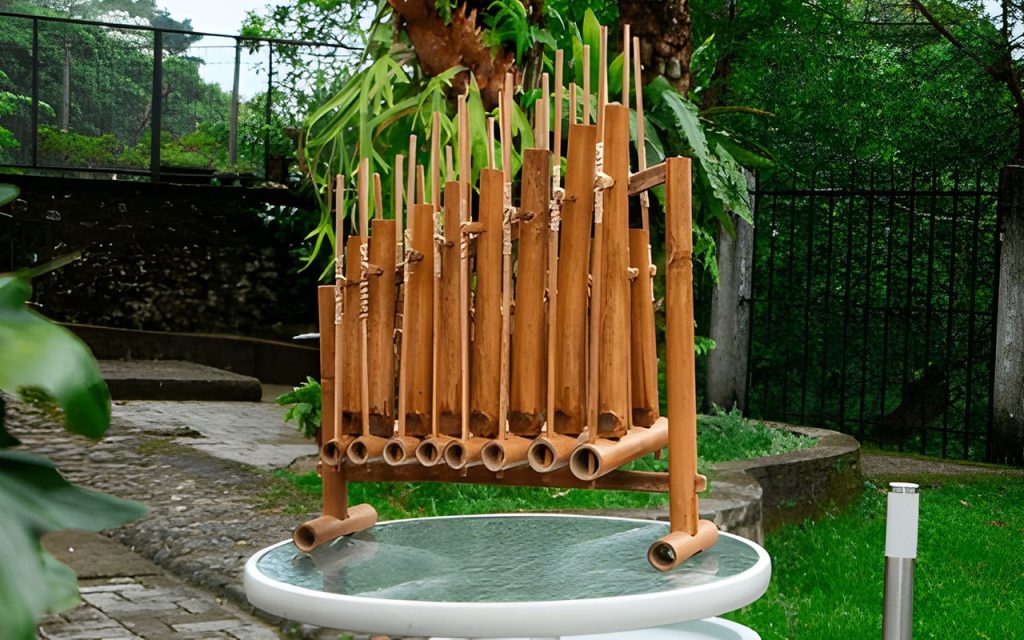 Alat Musik Melodis Tradisional Angklung