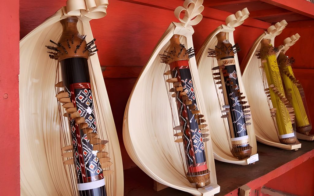 Alat Musik Melodis Tradisional Sasando
