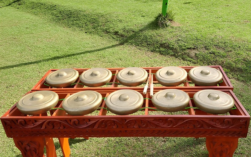 Alat Musik Melodis Tradisional Talempong