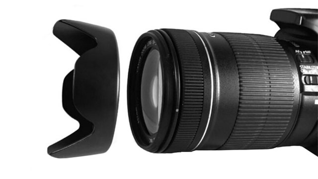 Sematkan Lens Hood pada Lensa