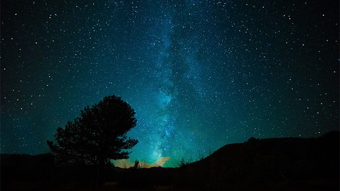 Astrophotography langit malam dengan bintang dan galaksi