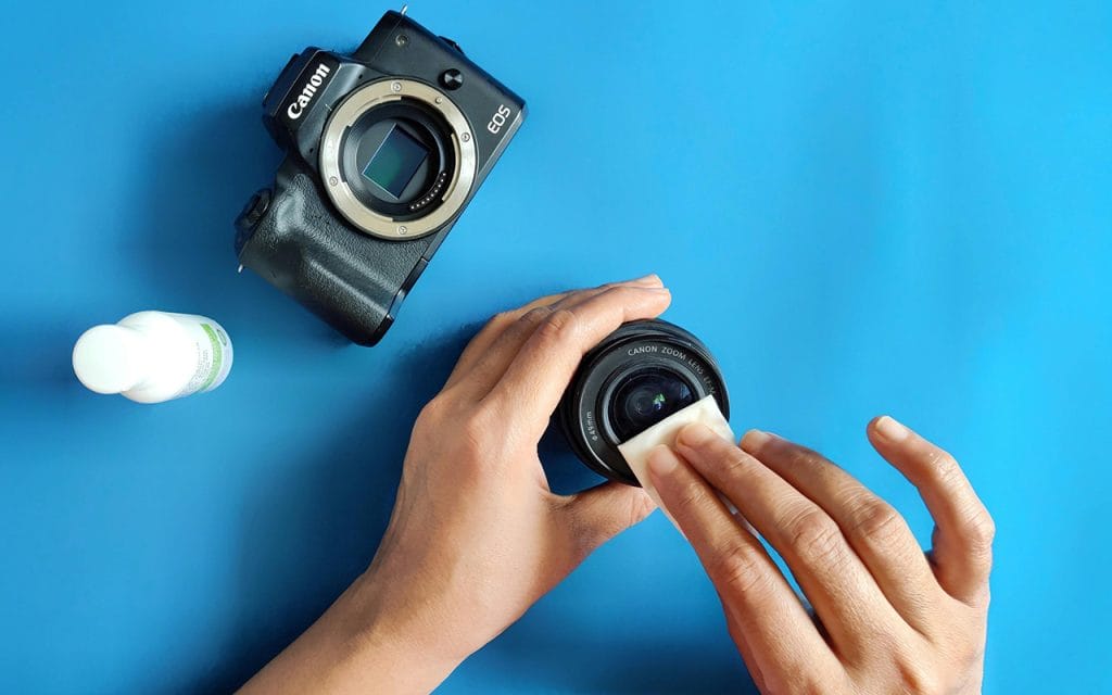 Cara membersihkan lensa kamera mirrorless agar tetap awet