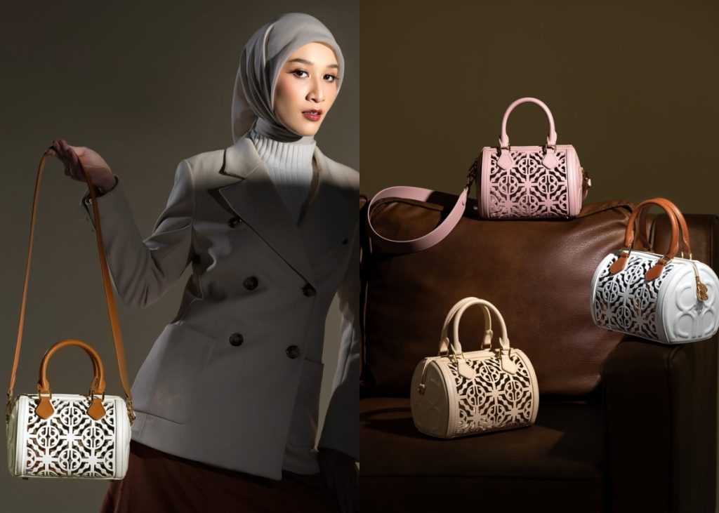 Model wanita mengenakan hijab membawa tas kulit asli dengan desain elegan yang terawat dan tetap terlihat seperti baru.