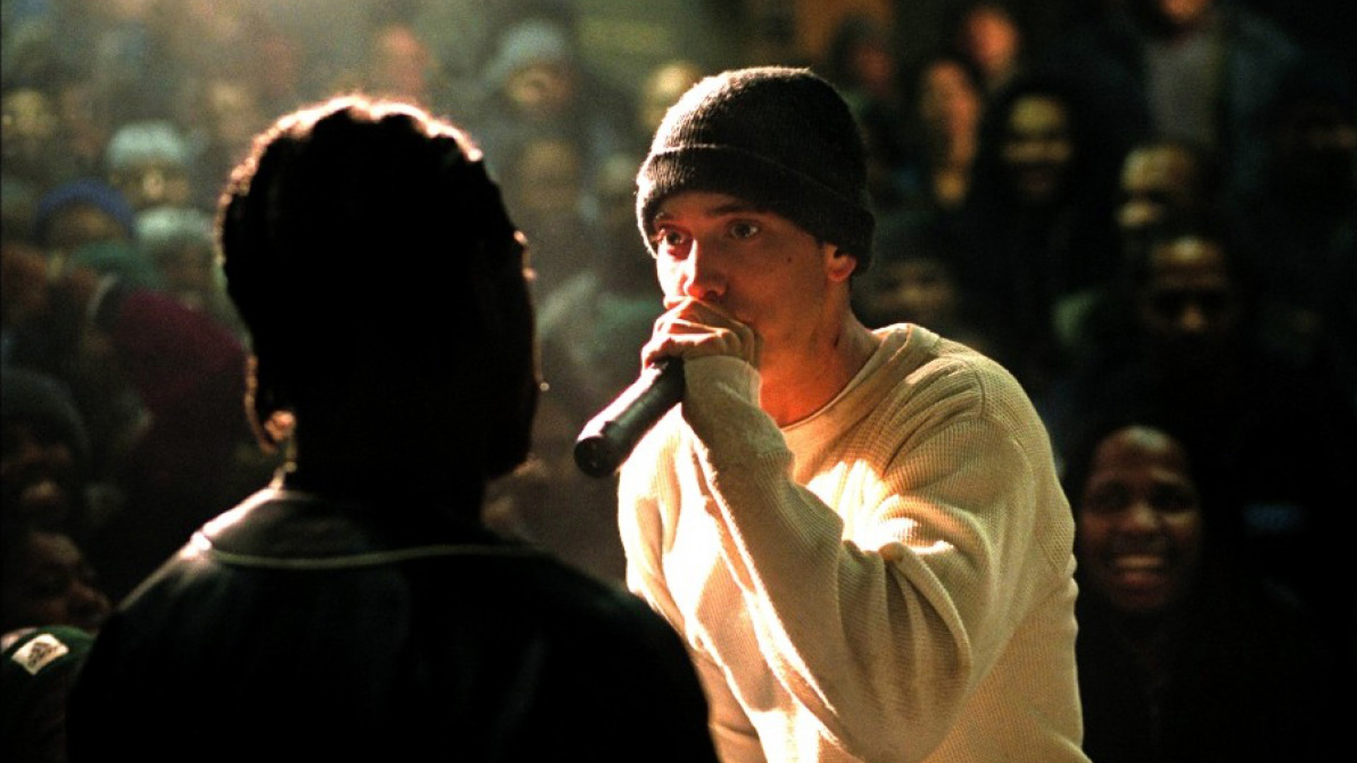 Eminem sebagai B-Rabbit dalam adegan battle rap film 8 Mile tahun 2002